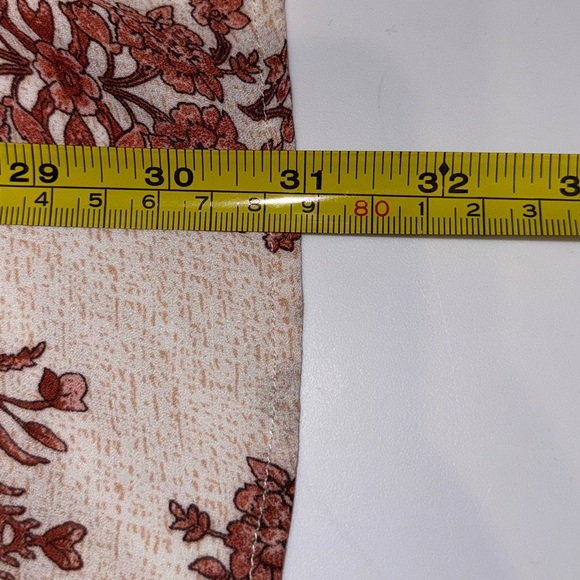 BKE Boutique Floral Handkerchief Hem Flowy Tank Beige Pink Blouse Brown Boho L - Picture 8 of 8